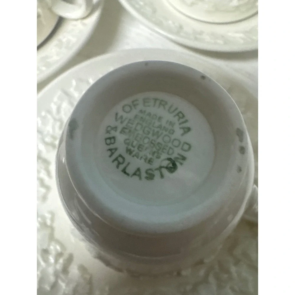 Wedgwood Etruria QueensWare Embossed Floral Teacup Saucer‎ Set of 5 Cream White